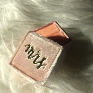 Plus Mrs Ring Box